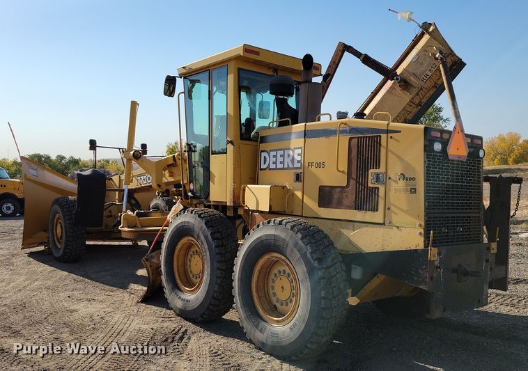 image for item JH9934 2001 John Deere 772CH motor grader