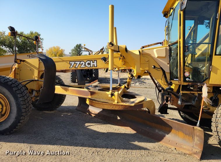 image for item JH9934 2001 John Deere 772CH motor grader