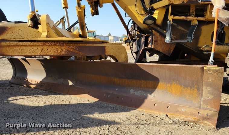 image for item JH9934 2001 John Deere 772CH motor grader