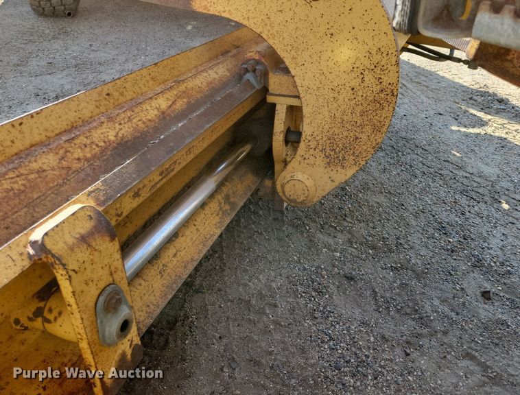 image for item JH9934 2001 John Deere 772CH motor grader