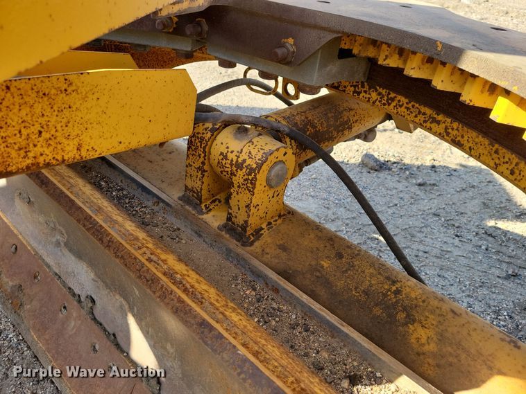 image for item JH9934 2001 John Deere 772CH motor grader