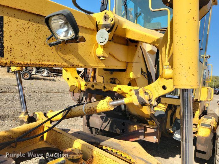 image for item JH9934 2001 John Deere 772CH motor grader