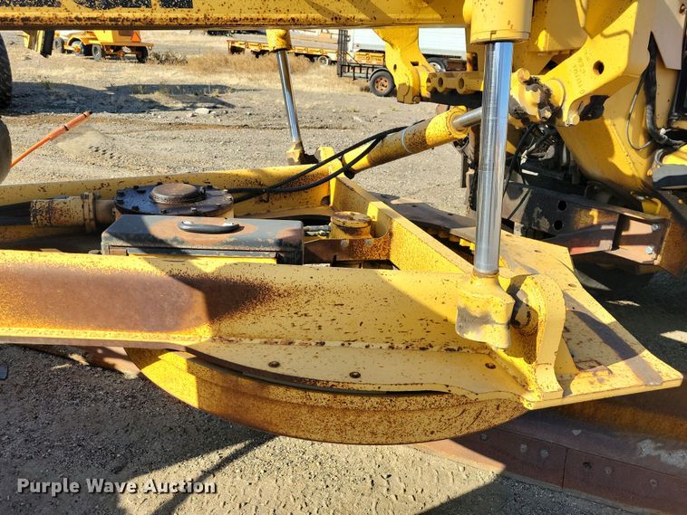 image for item JH9934 2001 John Deere 772CH motor grader