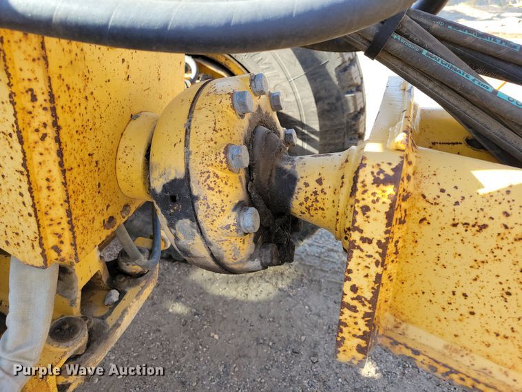 image for item JH9934 2001 John Deere 772CH motor grader