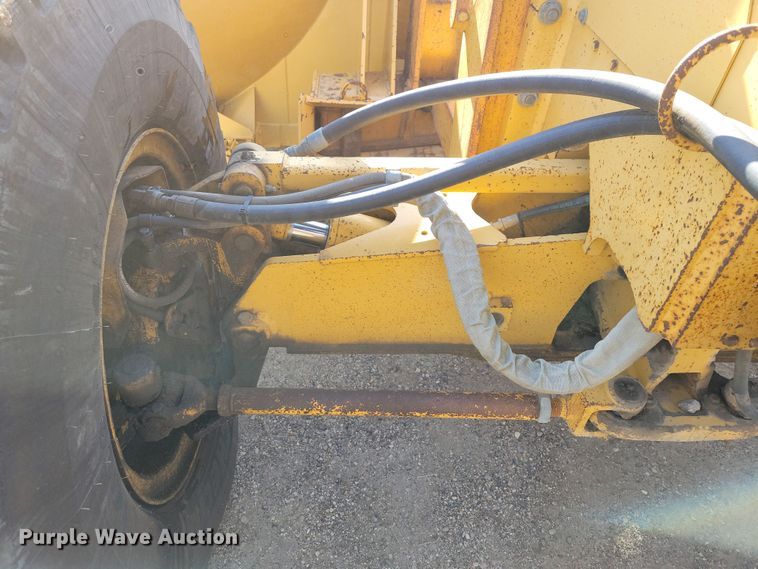 image for item JH9934 2001 John Deere 772CH motor grader