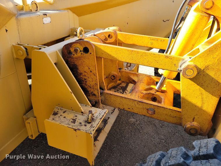 image for item JH9934 2001 John Deere 772CH motor grader