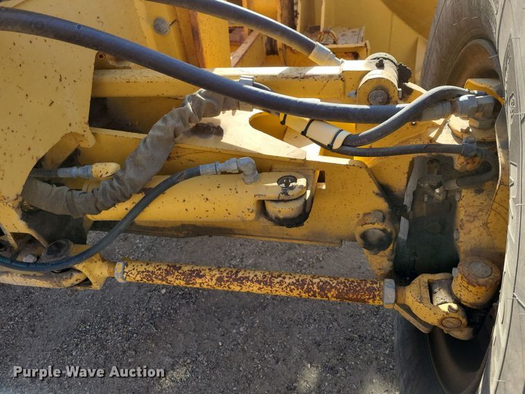 image for item JH9934 2001 John Deere 772CH motor grader