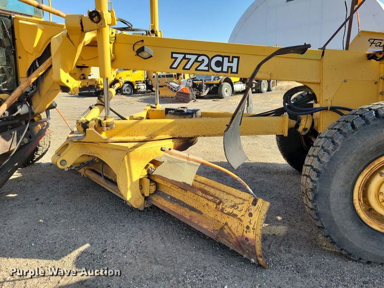 image for item JH9934 2001 John Deere 772CH motor grader