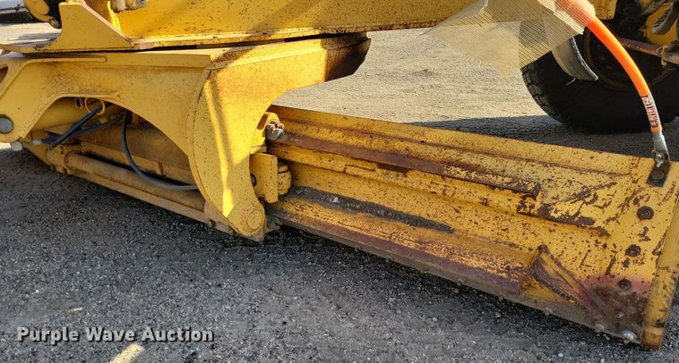 image for item JH9934 2001 John Deere 772CH motor grader