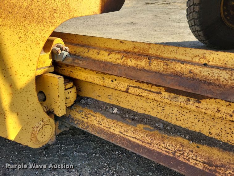 image for item JH9934 2001 John Deere 772CH motor grader