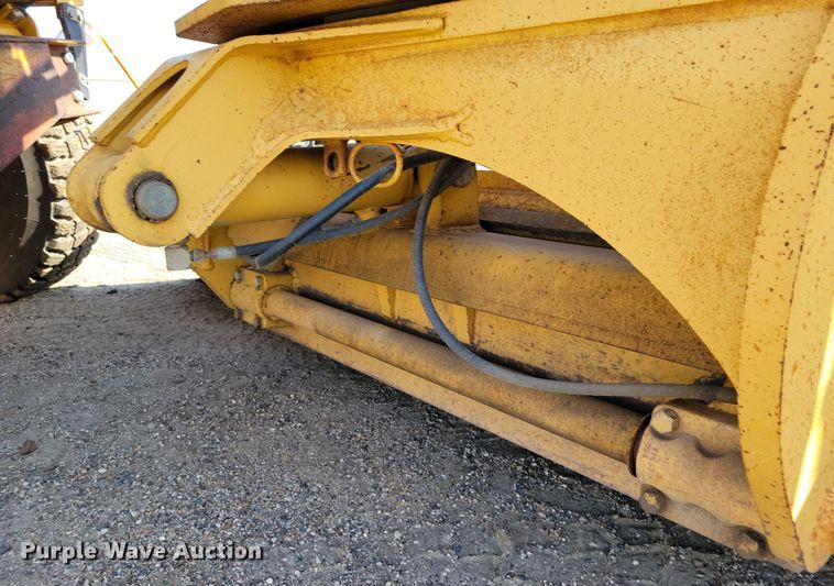 image for item JH9934 2001 John Deere 772CH motor grader