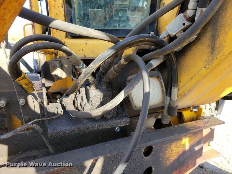 image for item JH9934 2001 John Deere 772CH motor grader