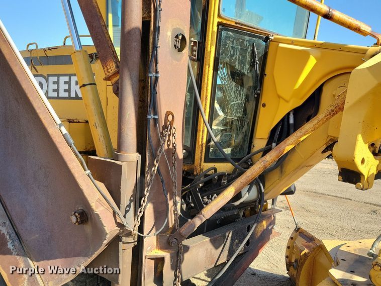 image for item JH9934 2001 John Deere 772CH motor grader