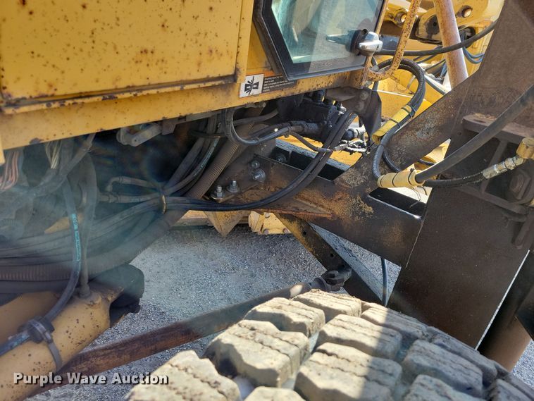 image for item JH9934 2001 John Deere 772CH motor grader