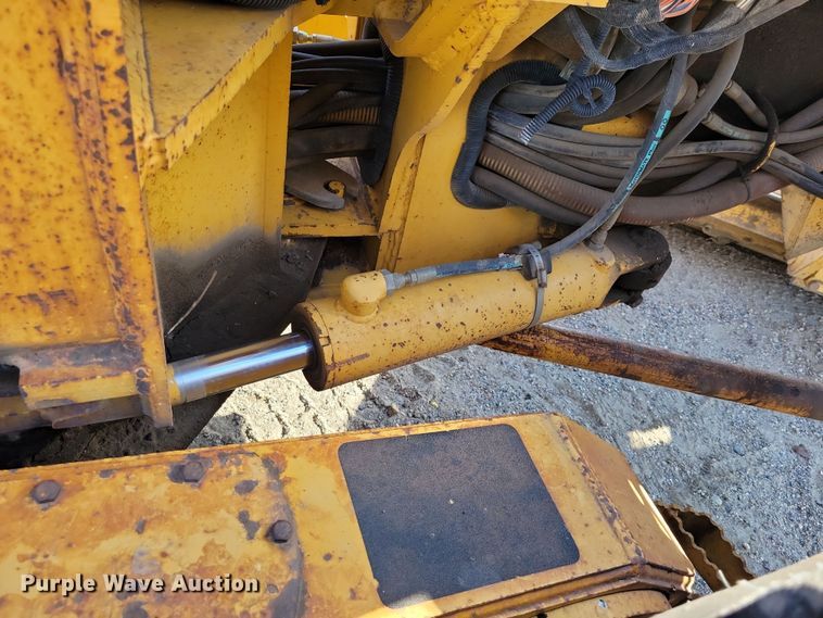 image for item JH9934 2001 John Deere 772CH motor grader