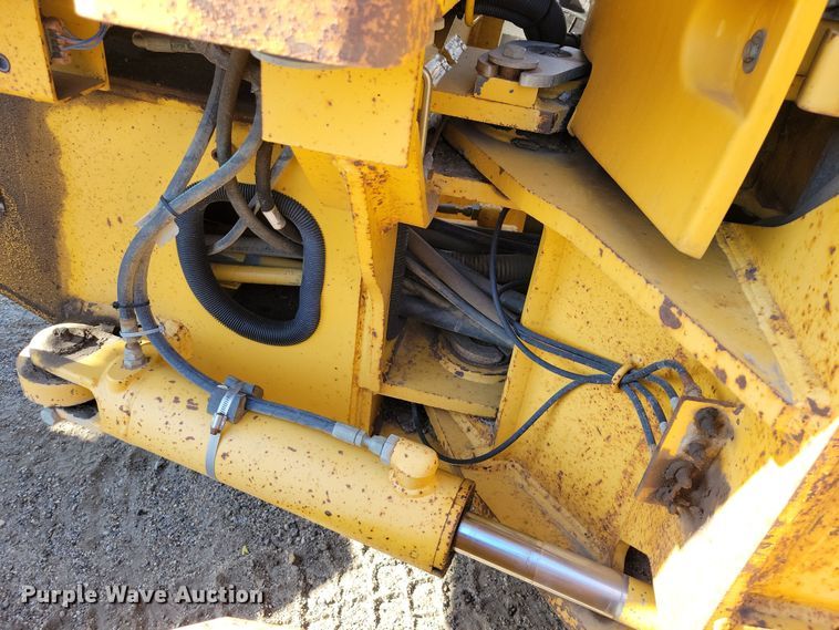 image for item JH9934 2001 John Deere 772CH motor grader