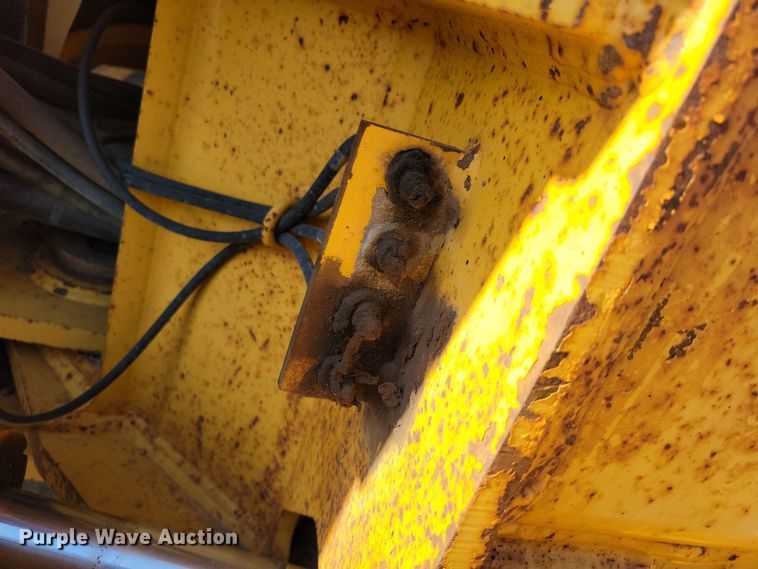 image for item JH9934 2001 John Deere 772CH motor grader