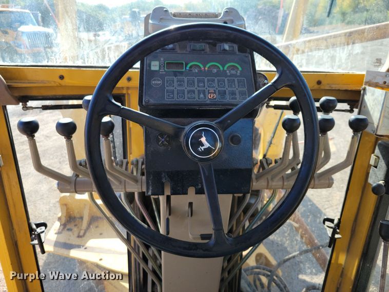 image for item JH9934 2001 John Deere 772CH motor grader