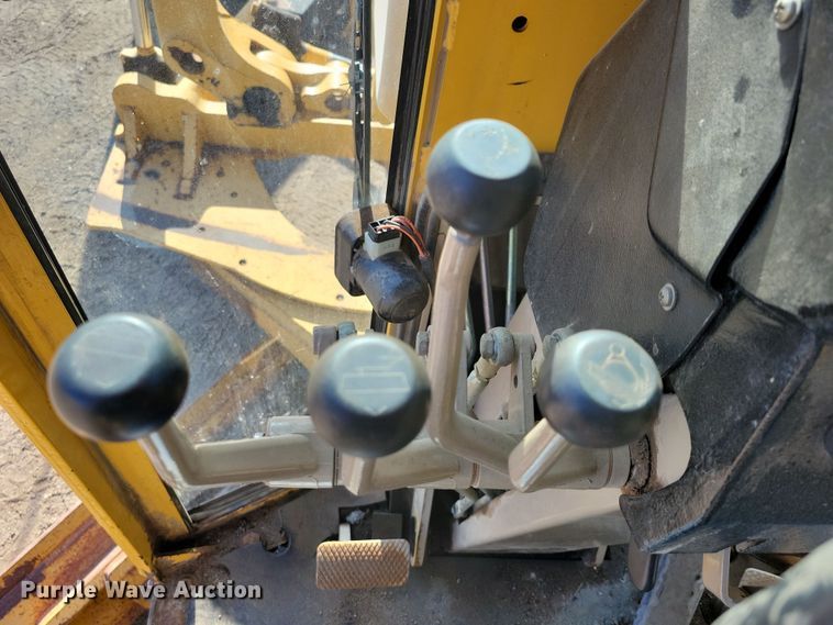 image for item JH9934 2001 John Deere 772CH motor grader