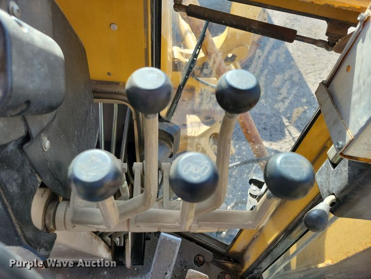 image for item JH9934 2001 John Deere 772CH motor grader