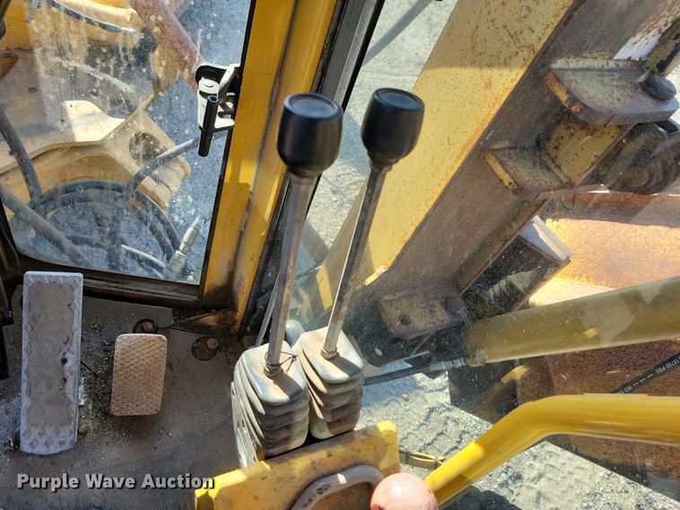 image for item JH9934 2001 John Deere 772CH motor grader