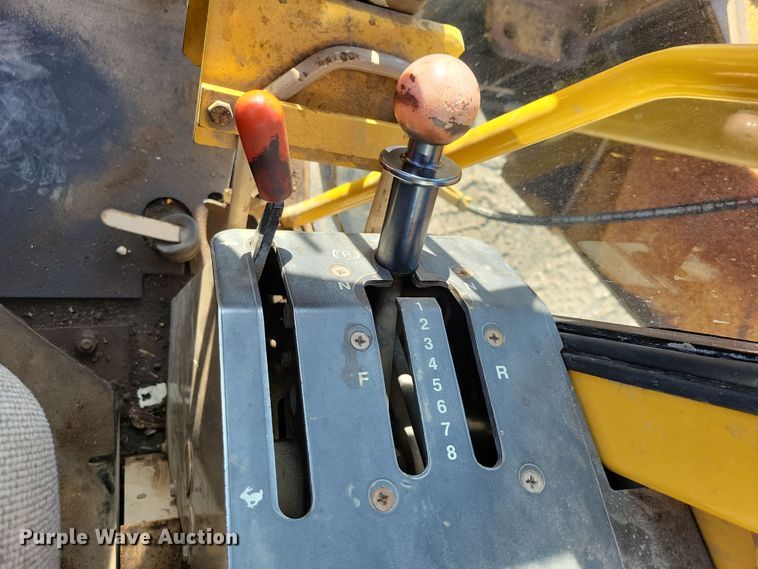 image for item JH9934 2001 John Deere 772CH motor grader