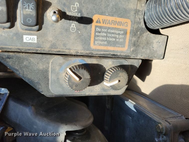 image for item JH9934 2001 John Deere 772CH motor grader