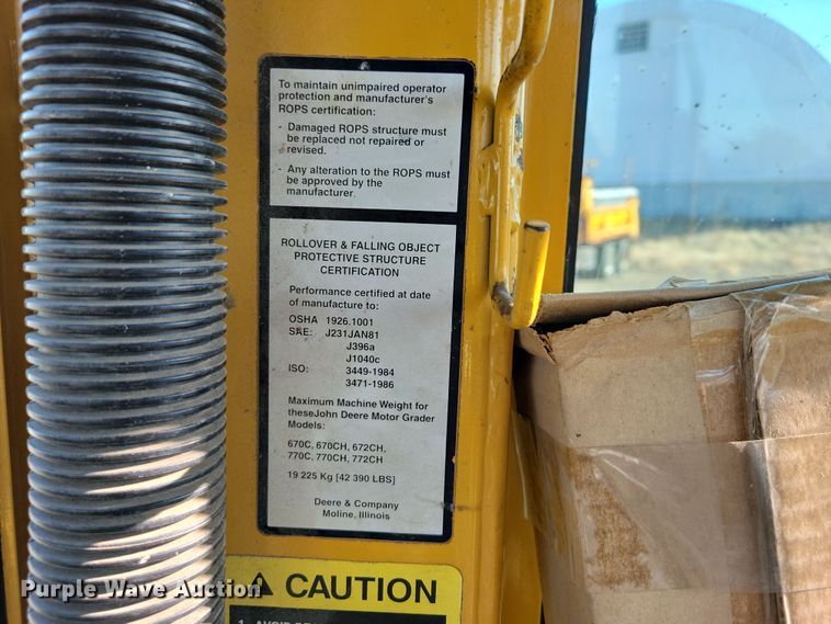 image for item JH9934 2001 John Deere 772CH motor grader