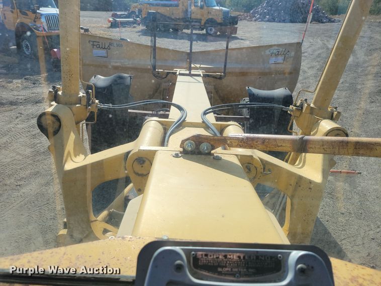 image for item JH9934 2001 John Deere 772CH motor grader