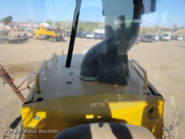 image for item JH9934 2001 John Deere 772CH motor grader