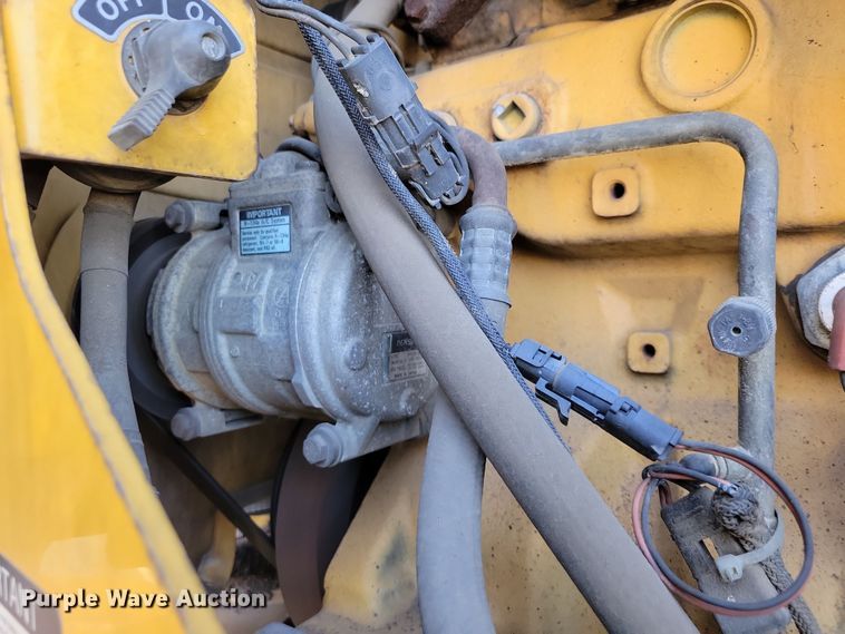 image for item JH9934 2001 John Deere 772CH motor grader