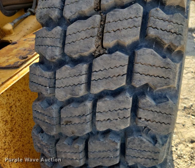 image for item JH9934 2001 John Deere 772CH motor grader