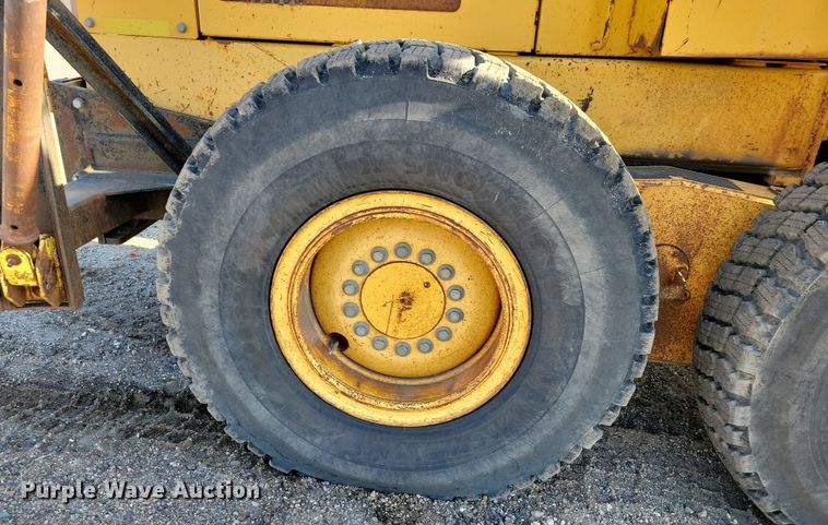 image for item JH9934 2001 John Deere 772CH motor grader