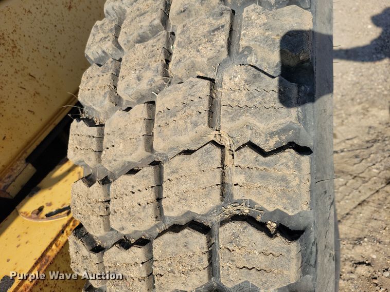 image for item JH9934 2001 John Deere 772CH motor grader