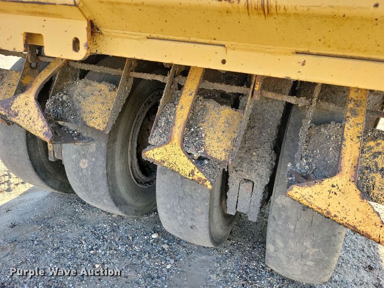 image for item JH9935 1999 Rosco Tru-Pac 915 pneumatic roller