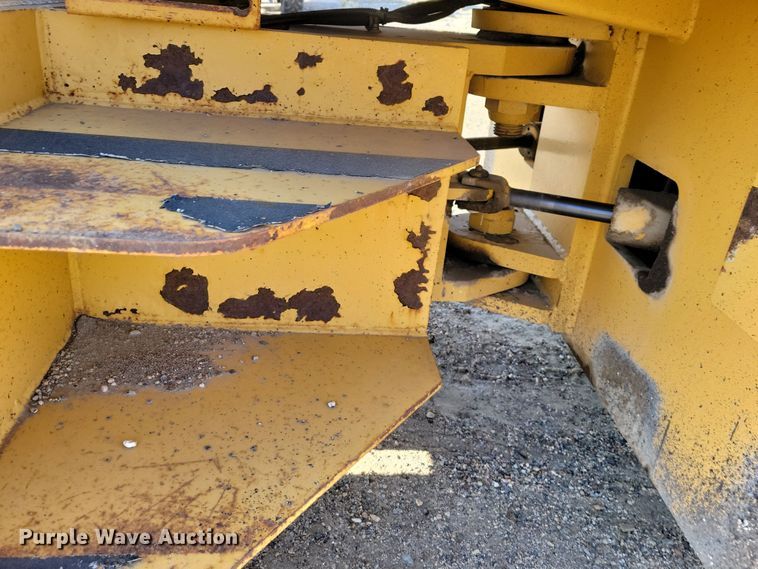 image for item JH9935 1999 Rosco Tru-Pac 915 pneumatic roller