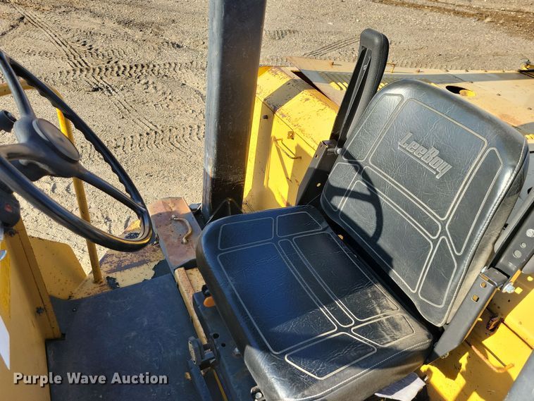 image for item JH9935 1999 Rosco Tru-Pac 915 pneumatic roller