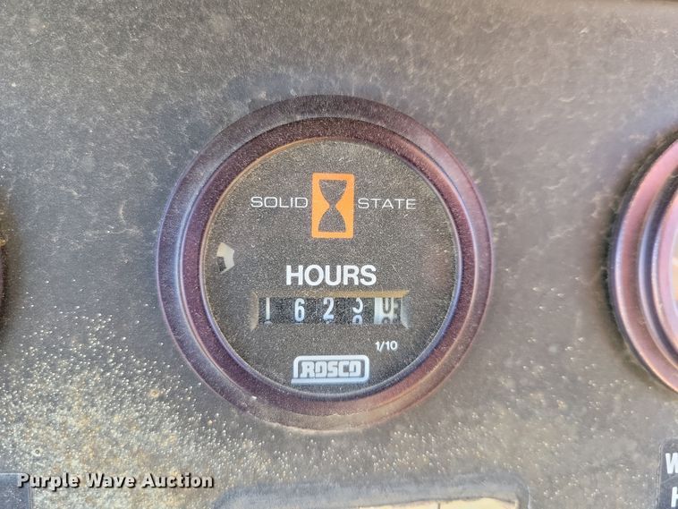 image for item JH9935 1999 Rosco Tru-Pac 915 pneumatic roller