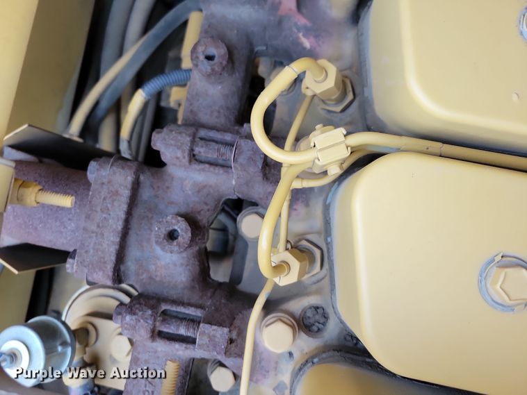 image for item JH9935 1999 Rosco Tru-Pac 915 pneumatic roller