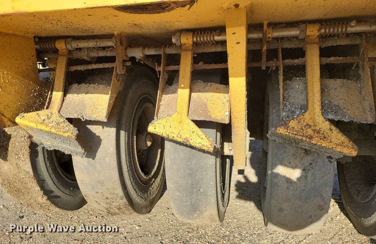 image for item JH9935 1999 Rosco Tru-Pac 915 pneumatic roller