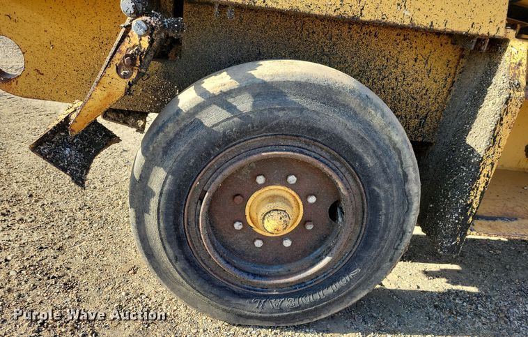 image for item JH9935 1999 Rosco Tru-Pac 915 pneumatic roller