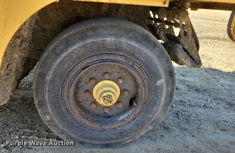 image for item JH9935 1999 Rosco Tru-Pac 915 pneumatic roller