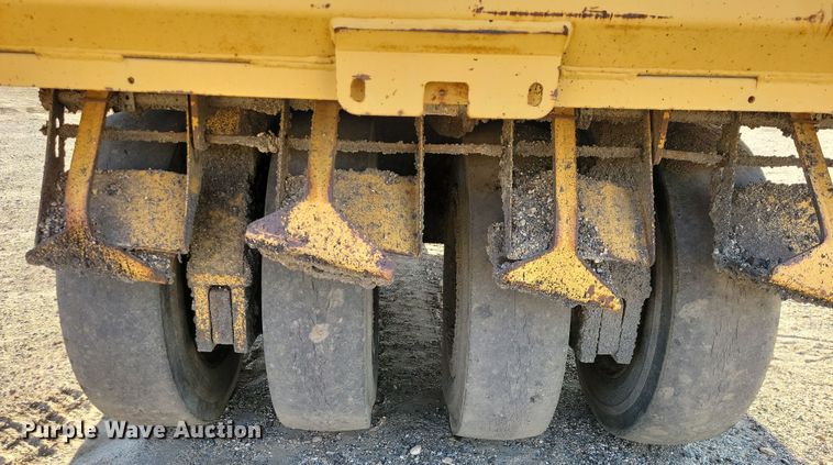 image for item JH9935 1999 Rosco Tru-Pac 915 pneumatic roller