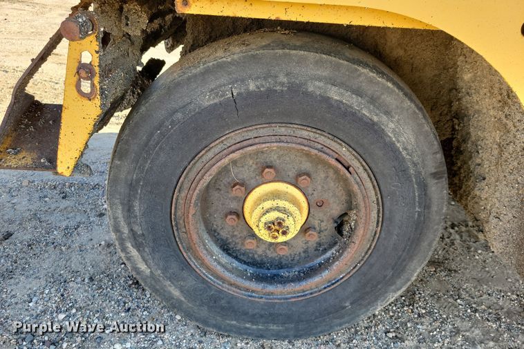 image for item JH9935 1999 Rosco Tru-Pac 915 pneumatic roller