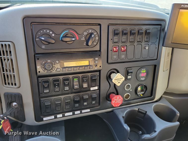 image for item JH9940 2010 International WorkStar 7600 dump truck