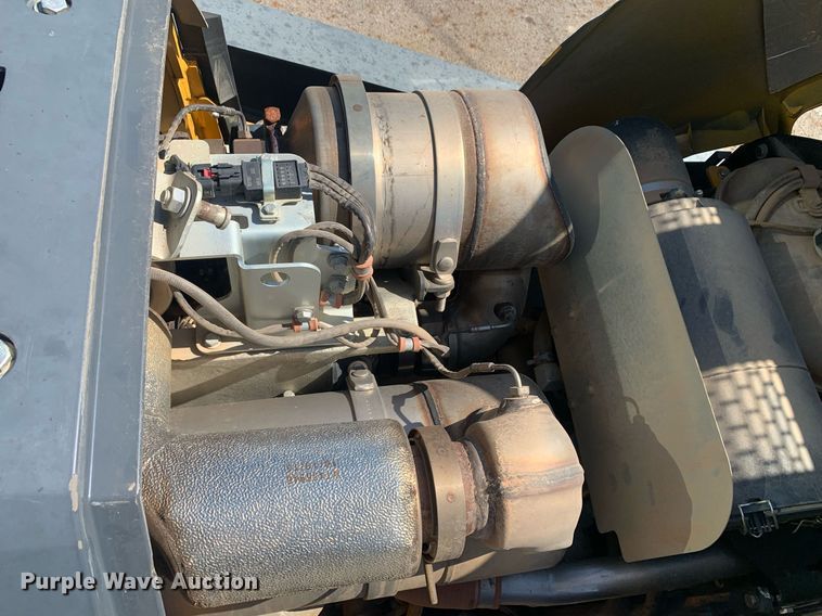 image for item JT9705 2016 John Deere  310L backhoe