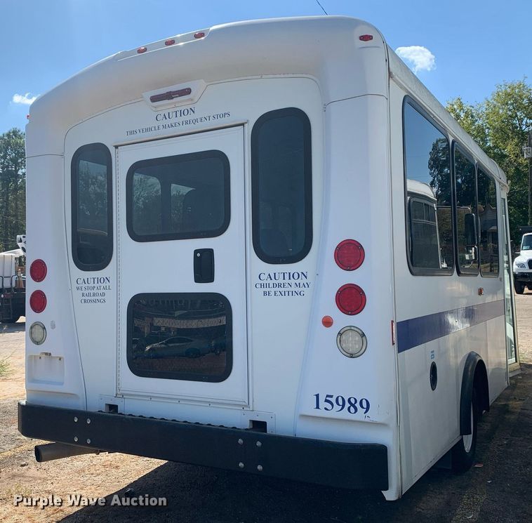 image for item JT9706 2015 Chevrolet  G4500  shuttle bus