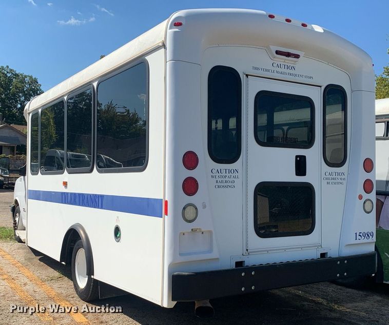 image for item JT9706 2015 Chevrolet  G4500  shuttle bus