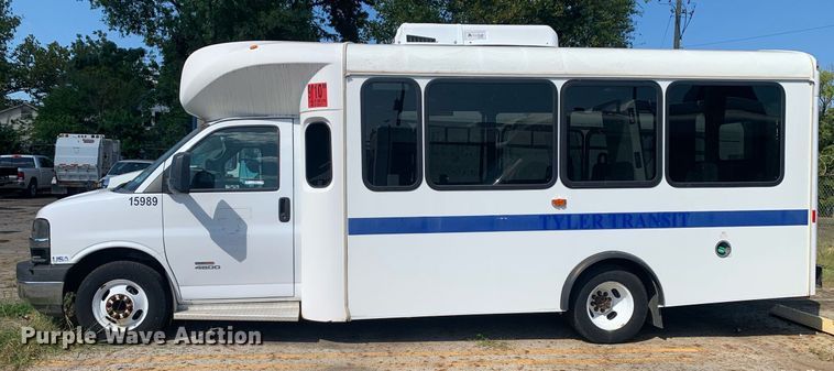 image for item JT9706 2015 Chevrolet  G4500  shuttle bus