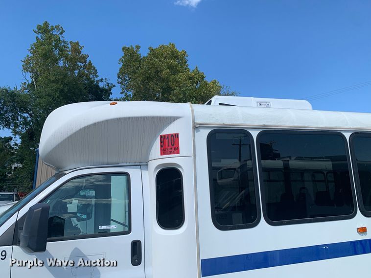 image for item JT9706 2015 Chevrolet  G4500  shuttle bus